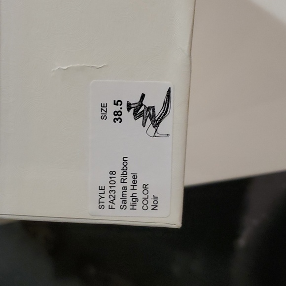 Sz 35, 38 and 38.5 NIB $620 Ulla Johnson Salma ribbon heels - Picture 10 of 11